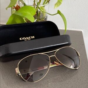 ✨SOLD✨Coach Gold Frame Aviator Sunglasses